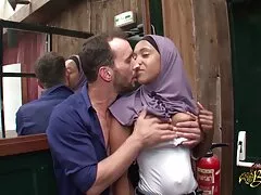 ليس عليك أن تشعر فلام فرنسي سكسي بالملل في العمل