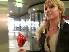 تنجذب إلى منزله افلم سكسي فرنسي لشرب الشاي